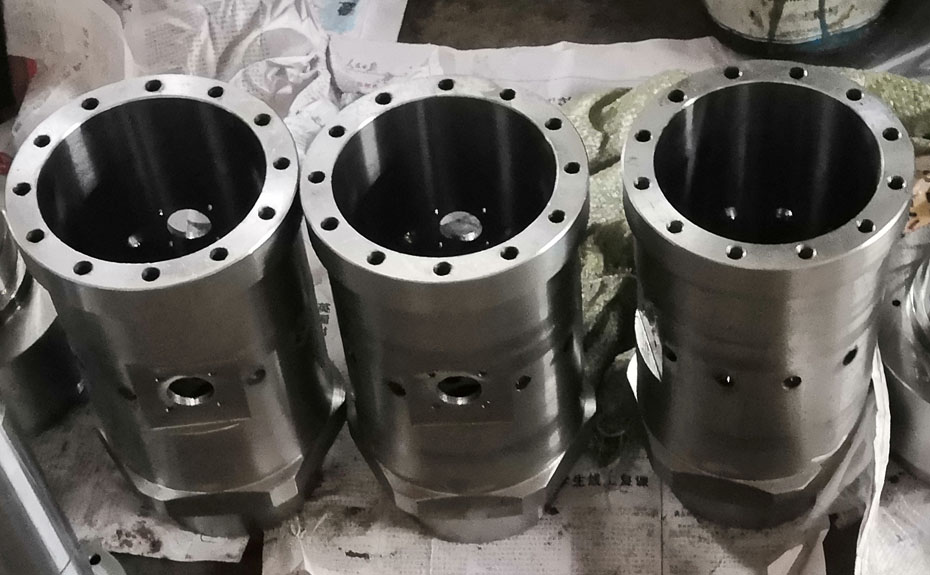 HR400双级活塞推料离心机油缸